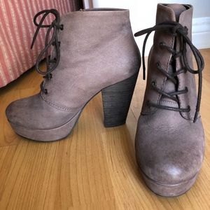 Steve Madden Taupe Raspy platform Booties